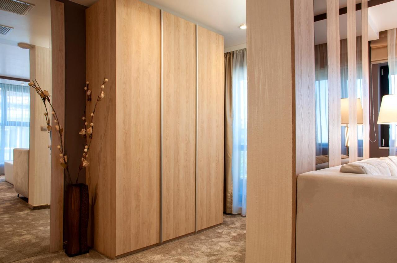 Family Hotel Business Club 苏曼 外观 照片